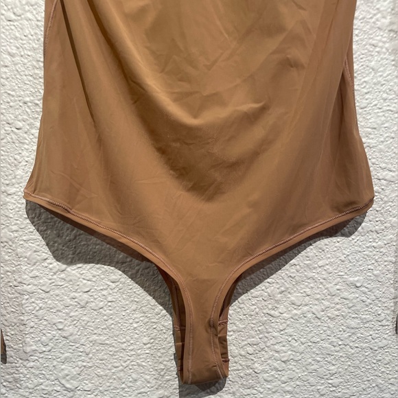 SKIMS ESSENTIAL LONG SLEEVE SCOOP NECK BODYSUIT nwt Color: Sienna - Picture 8 of 10